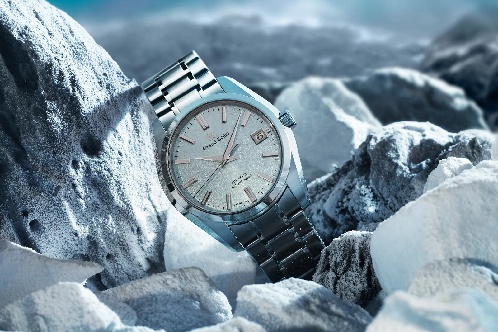 ＳＥＩＫＯ　ＬＩＶＥ　９８　ＦＯＲＥＶＥＲ Seiko 5 Sports SRPL91 and SRPL93: Gene Kranz and the shield