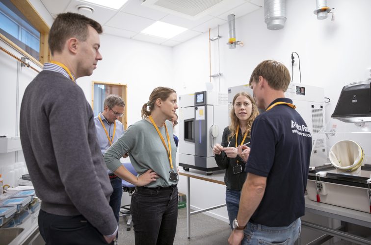 Marianne Liebi, Chalmers/WWSC/ Paul Scherrer Institute, and Linnéa Björn, Chalmers, parts of the research team, handling paper straws in the ForMAX sample preparation lab at MAX IV. Credit: Anna Sandahl, MAX IV