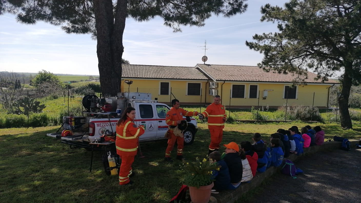 “CivicaMente”: i bambini della scuola di Due Casette a lezione dalla Protezione Civile comunale