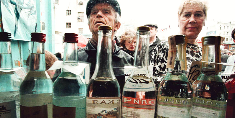 Fram tills år 2011 i Ryssland ansågs att allt under 10% med alkohol klassade som livsmedel och inte alkoholhaltiga drycker. Detta har dock ändras nu, främst på grund av en ökande alkoholism i landet.