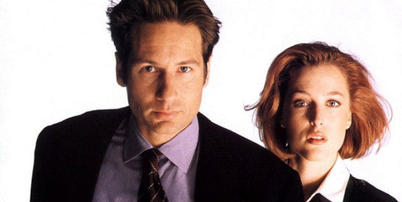 Agent Mulders telefonnummer i serien är 555-0199, samma nummer som används av Burnhas i American Beauty (1999) och även i The Insider (1999).