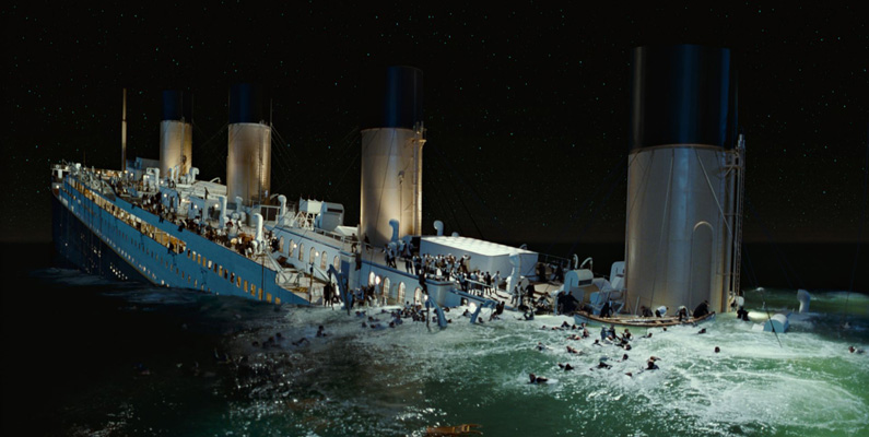 Om alla scener som utspelar sig i nutid skulle tas bort från filmen, och bara de scener som utspelar sig från 1912 skulle finnas med, skulle filmen bara vara två timmar och 40 minuter lång, vilket också är den exakta tiden som det tog för kryssaren Titanic att sjunka i det verkliga livet.