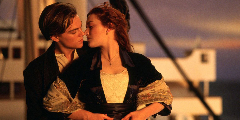 Titanic var den tionde filmen som James Cameron regisserade. Men det var också den första filmen han regisserade som inte innehöll något prat om eller någon form av kärnvapen.