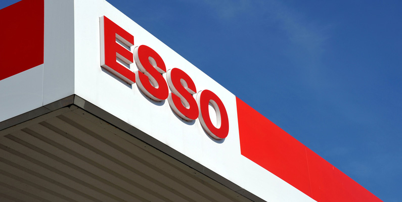 Det statliga norska oljebolaget Statoil (idag Circle K) köper svenskägda Esso den 26 mars 1985 och står därmed för 18% av bensinhandeln i Sverige.