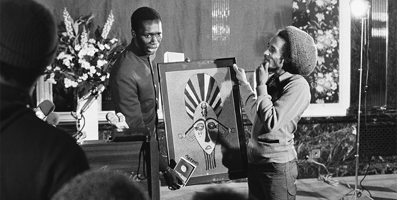 Bob Marley tilldelades fredsmedalj av Förenta nationerna 1978 för sitt modiga arbete med att kämpa för fred och rättvisa.