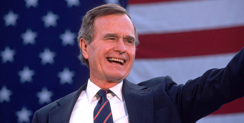 Republikanen George H.W. Bush vinner presidentvalet i USA före demokraten Michael Dukakis den 8 september 1988. Bush fick cirka 53,4% av de totala rösterna. George H.W. Bush ska ta över ämbetet efter Ronald Reagan som president, som också var republikan.