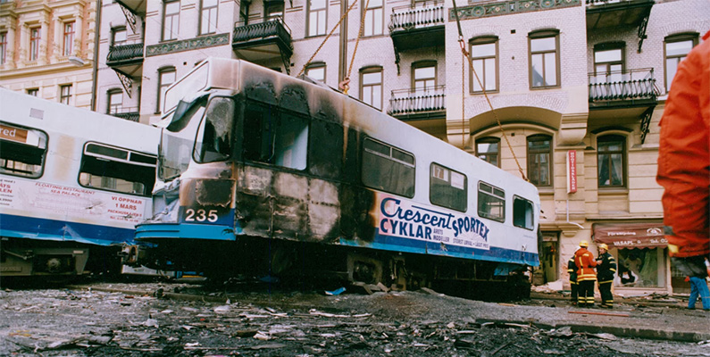 Den 15 mars 1990 kolliderade två spårvagnståg i Göteborg, vilket resulterade i att 62 personer skadades allvarligt. Bland de skadade fanns flera barn. Orsaken till olyckan var att ett av spårvagnstågen körde förbi en röd signal och kolliderade med ett annat spårvagnståg vid en korsning i Göteborg.