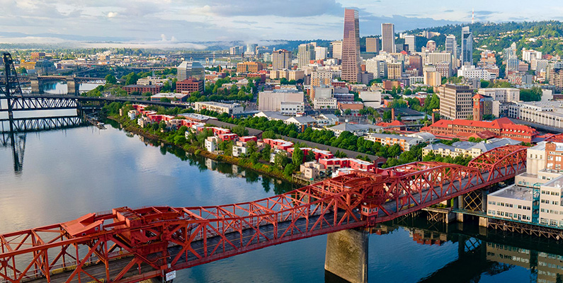 Staden Portland i Oregon fick sitt namn genom en slantsingling.