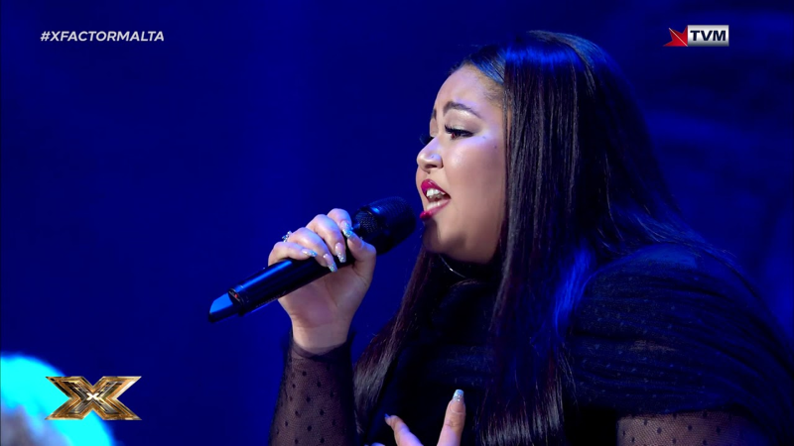 Destiny Chukunyere zingt “All Of My Love” in Rotterdam.