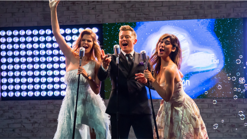 Ida, Rafał en Małgorzata presenteren junior Eurovisiesongfestival 2020.