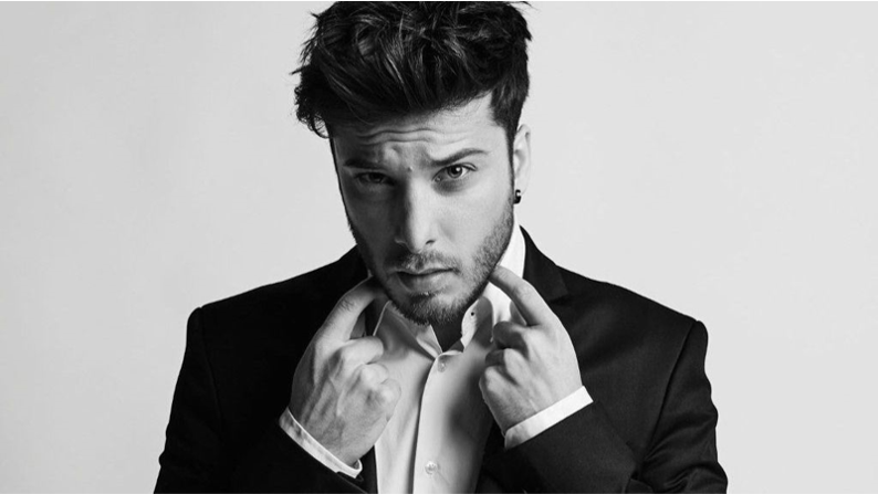 Blas Canto zingt “Voy A Quedarme” in Rotterdam.