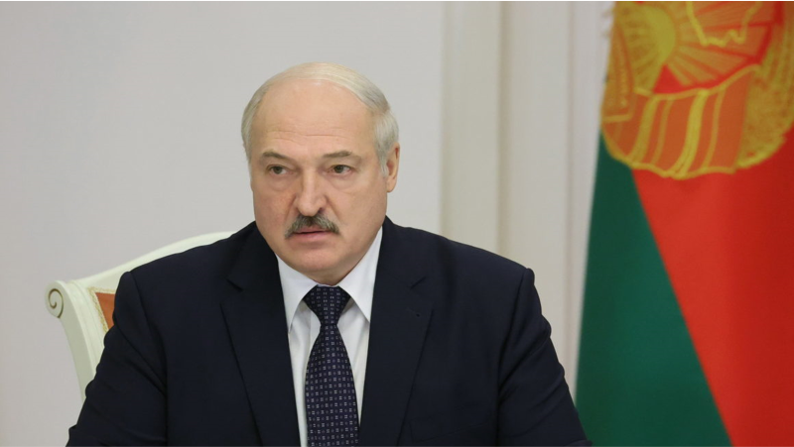 Lukashenko: “Er komt een nieuw lied voor Eurovisie”.