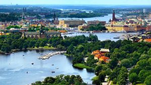 Foto över Stockholm där man ser stor del av de centrala delarna av staden.