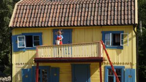 Foto på Pippi Långstrumps hus från temaparken Astrid Lindgrens värld