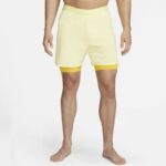 Shorts 2-i-1 Nike Yoga för män - Gul