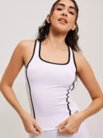 Casall - Träningstoppar - White - Square Neck Court Tank - Träningskläder
