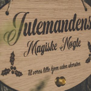 Julemandens magiske nøgle. Julepynt 2023 til væggen i hus eller lejlighed uden skorsten