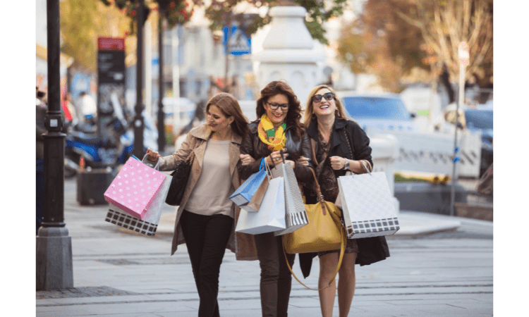 Shopping districts to explore in Chicago, IL