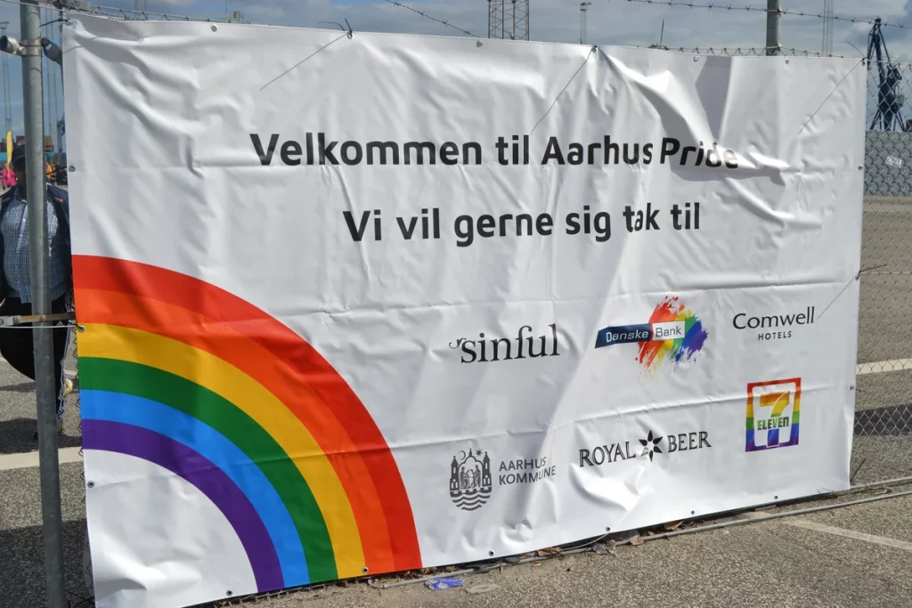 Billede af Aarhus Pride partnere hegn banner