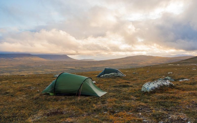 Hur man Förvarar mat under Camping, Tältning & Vandring