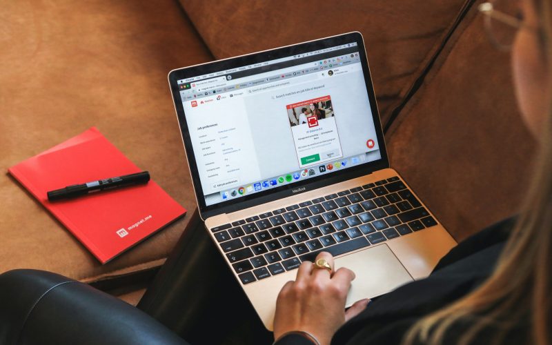 Fördelar och Risker med Online Underhållning