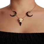 Gotisk stil black moon og ravneskalle anheng