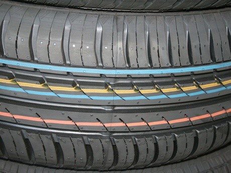 tracciatura colorata pneumatico