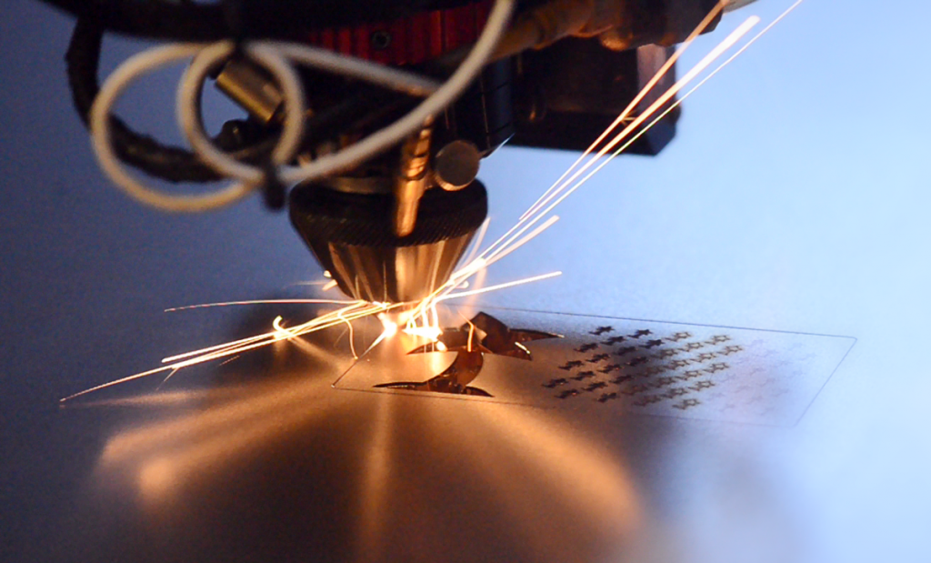 marcatore laser su metallo e acciaio