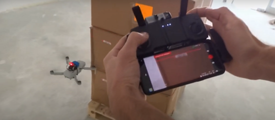 drone con lettore di codice a barre