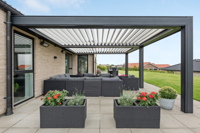 Bioklimatisk pergola til lounge