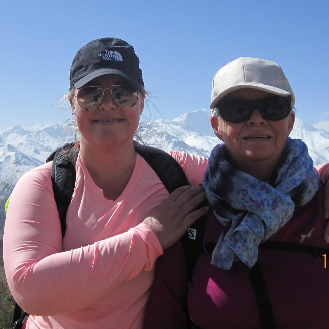 Rikke Kjelgaard and her mother in Nepal