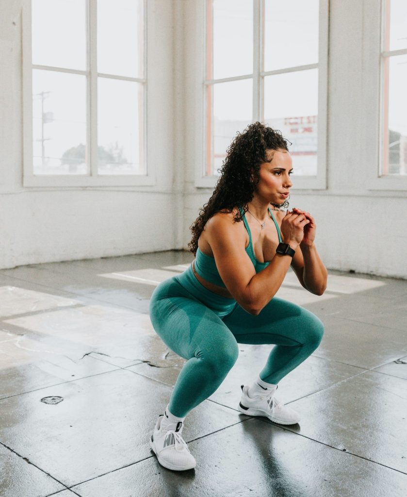 sunday-ii-sunday-snM3yEpvklU-unsplash women squat Best Home Workouts