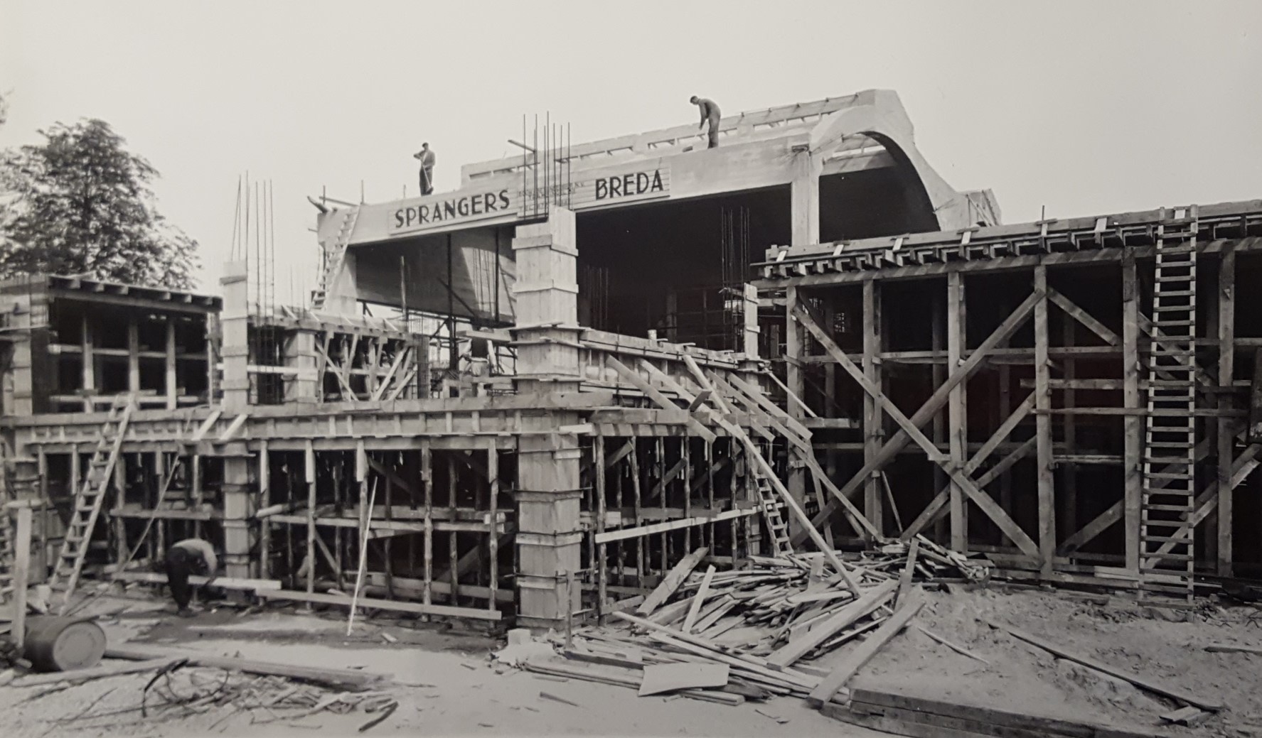 De bouw van de Melkfabriek. [Noord-Hollands archief]