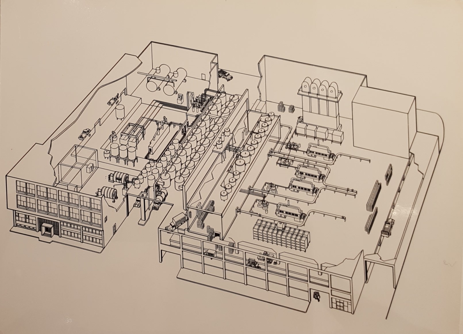 Vogelvluchtperspectief van de nieuwe fabriek (de loopbrug ontbreekt op de tekening). [Noord-Hollands archief]