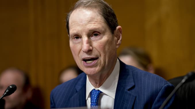 El senador Ron Wyden presenta una declaración para que conste en acta en el  décimo aniversario del movimiento prodemocrático en Bahréin | Americans for  Democracy & Human Rights in Bahrain