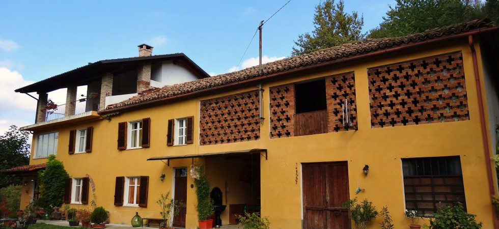 Piemonte: Mooi gerenoveerde villa met uitzicht over de wijngaarden en heuvels