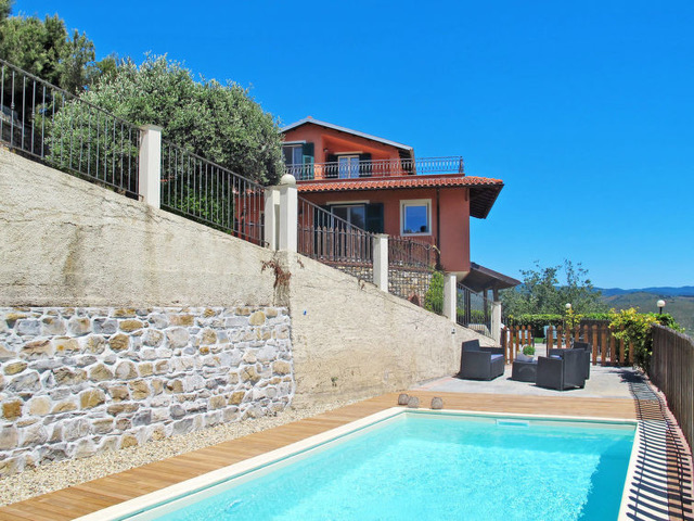 Liguria: Perfect gerenoveerde villa met zwembad, gastenverblijf en zeezicht te koop