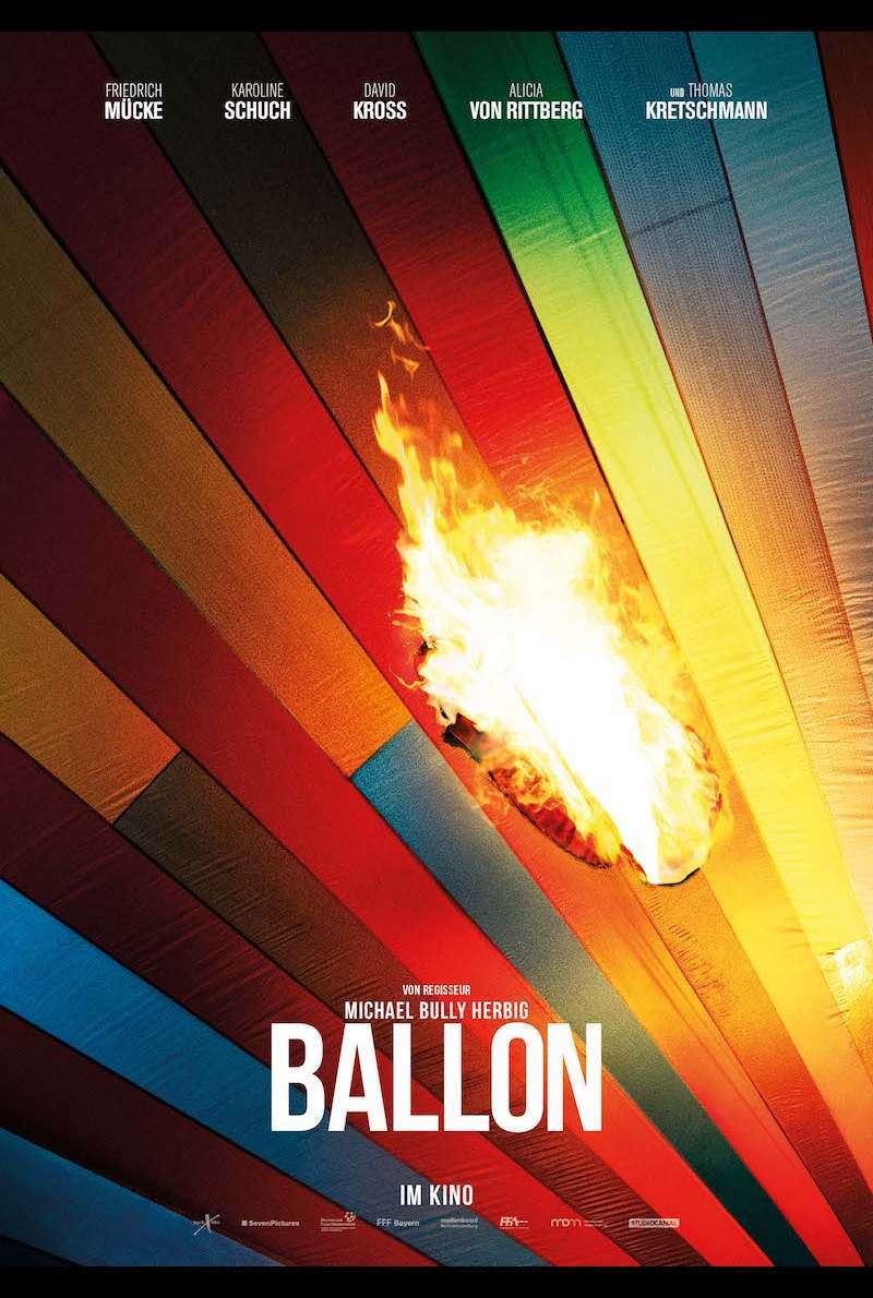 Ballon Film Michael Bully Herbig Spielfilm feature Film Kameradrohne Filmdrohne Drohnenteam kopterpilot lukas maurer aerial cinematography drone crew munich germany led drohne moving lights 150.000 lumen bewegtes licht suchscheinwerfer helikopter extrem helles licht für die drohne multikopter aerial drone team