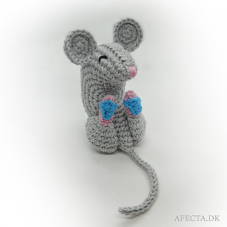 100 mus med haler på