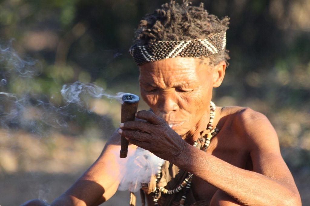 woman-indigenous-smoking-470194-1024x682 Destinations