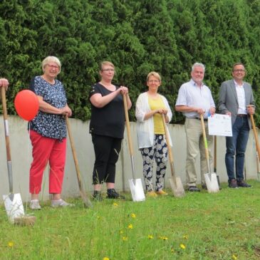 Spatenstich an der Erich-Kästner-Schule – 5000 € für den Schulgarten