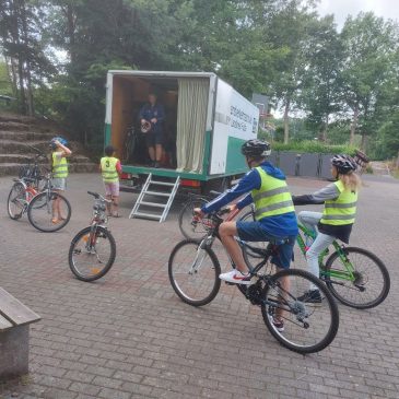 Jugendverkehrsschule – „Hurra, wir trainieren das Fahrradfahren“