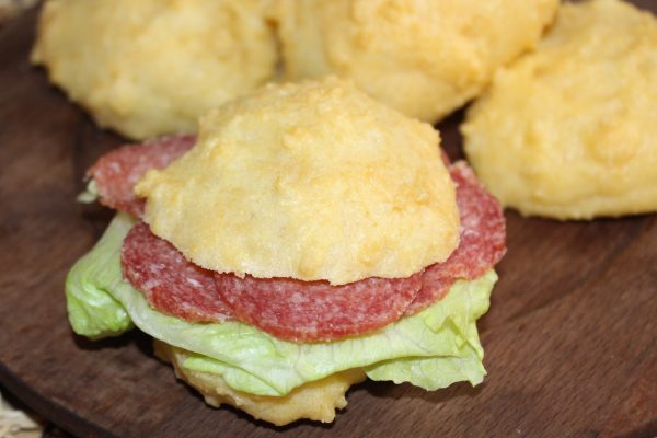 Brasilianische Käsebrötchen