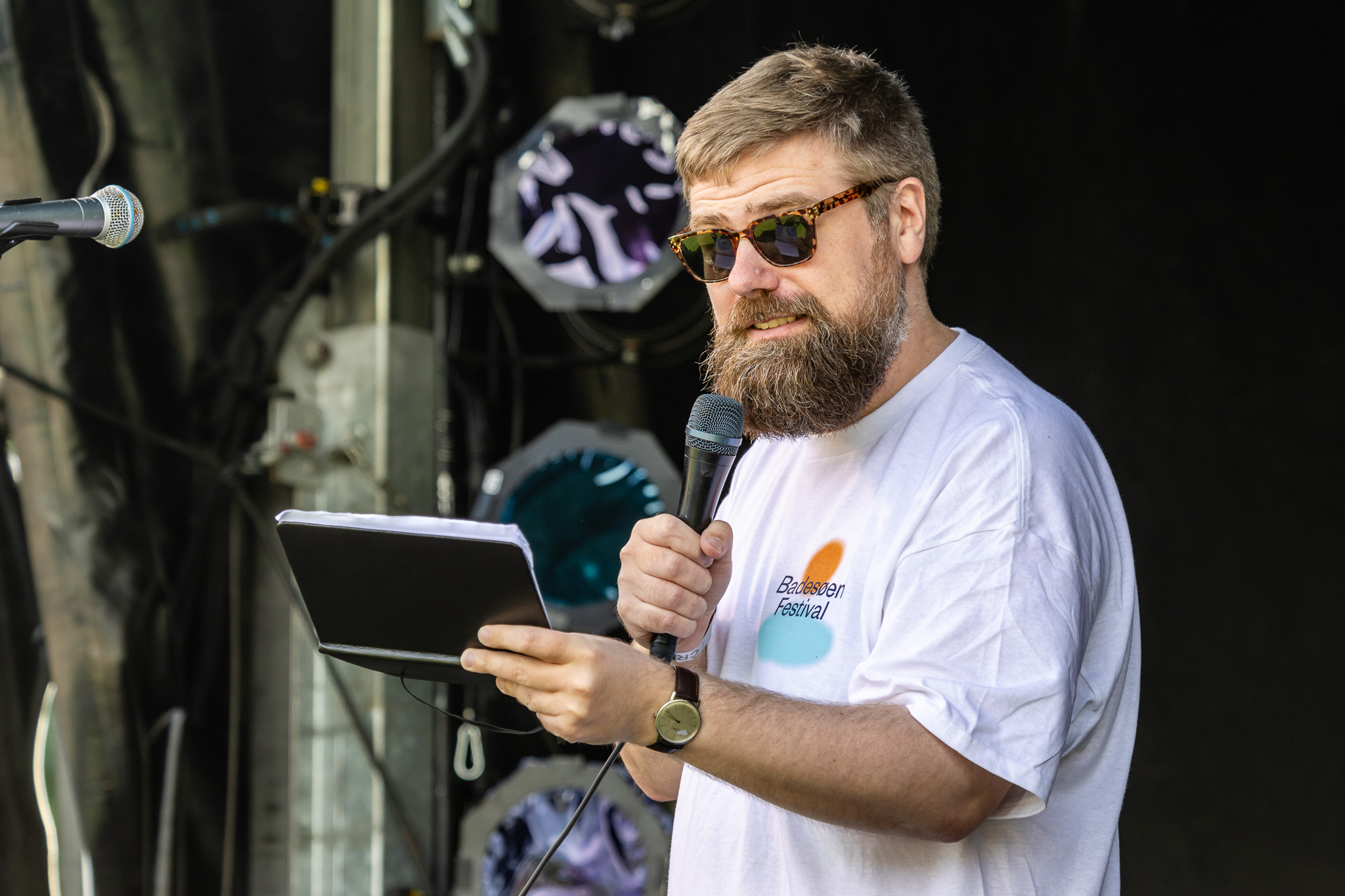 Allan Gravgaard Madsen var konferencier på Badesøen 2023