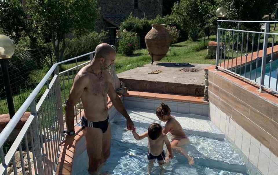 Agriturismo Il Pratone Swimming pool area for children