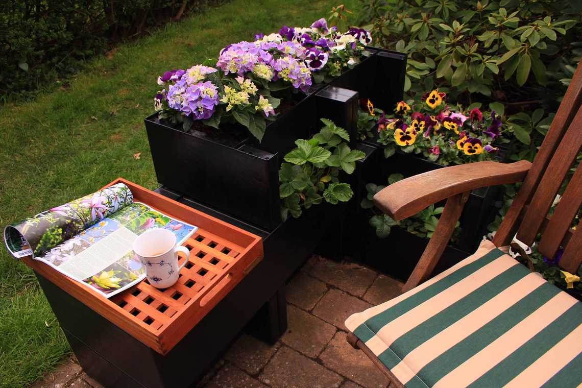 Garteneckablage Agro Block und Stuhl