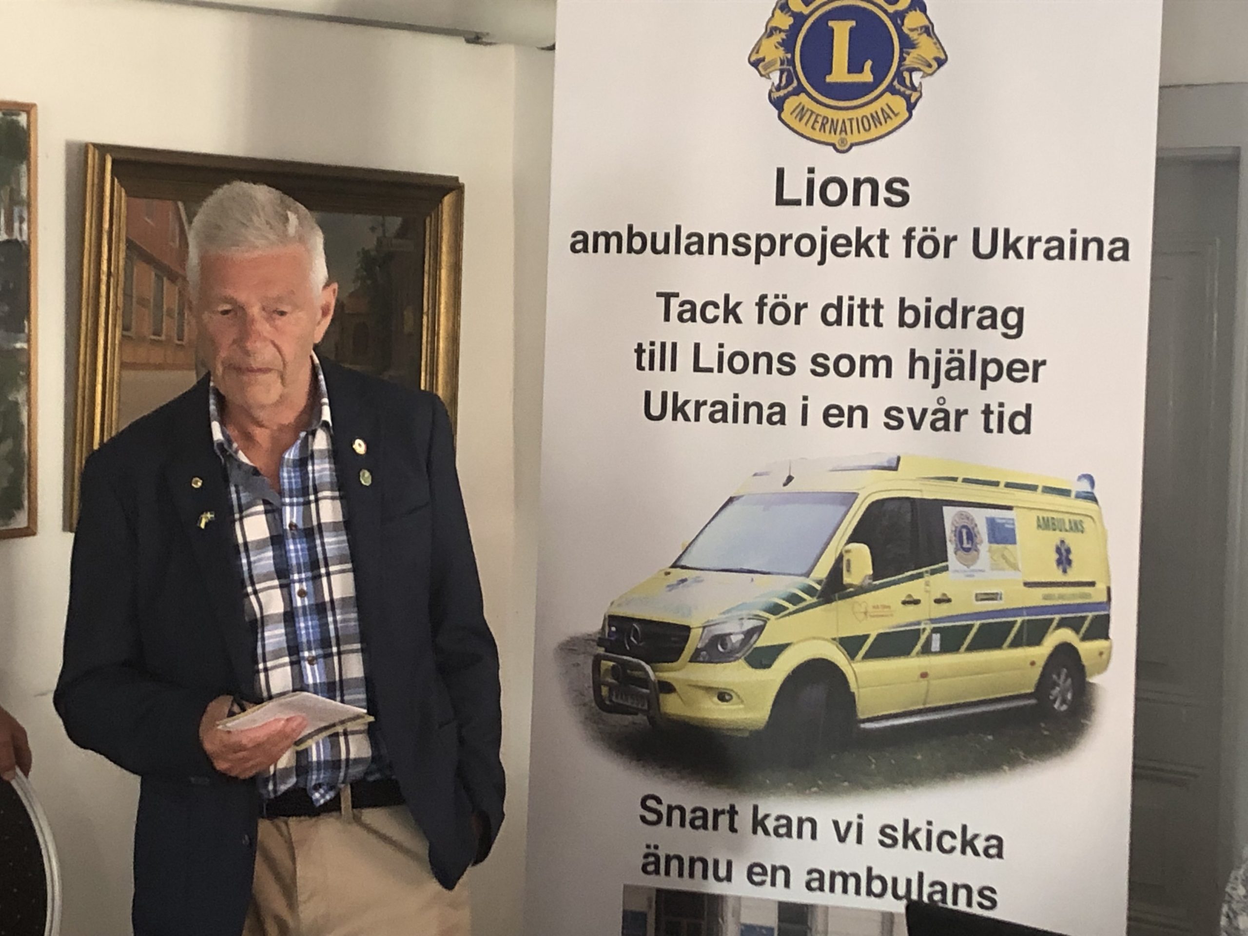 Ambulanser Carl Gustav Olofsson, president i Lions Löddeköping, informerade om Lions bidrag till ambulanser till Ukraina, totalt 10 st
