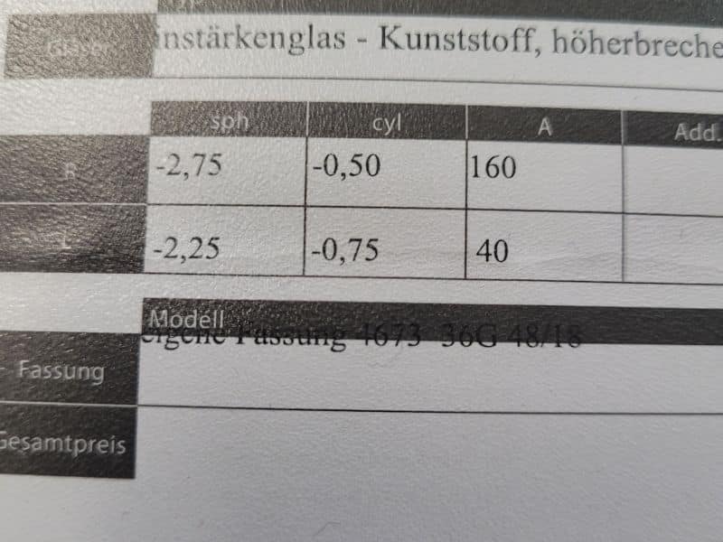 Foto von Messergebnissen für rechtes und linkes Auge