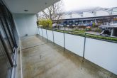 Helle moderne 3-Zimmer-Wohnung mit Komplettverglasung - Bild