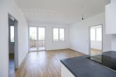 Moderne und helle 3-Zimmer-Wohnung mit Balkon, Service-App und Paketanlage - Bild
